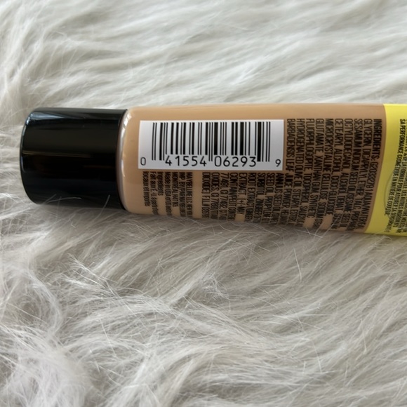 Maybelline Fit Me Tinted Moisturizer 220 - Picture 4 of 4